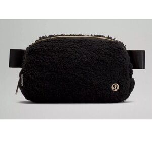 EUC Lulu Sherpa belt bag